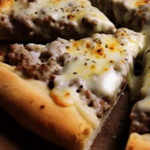 Sausage gravy breakfast pizza - Viral Recipes